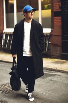 Men Coat Outfit, Men Street Wear, Trench Coat Fashion, Mens Trench Coat, Overcoat Men, Trench Coat Style, Designer Suits For Men, Trench Coat Men, Winter Outfits Men