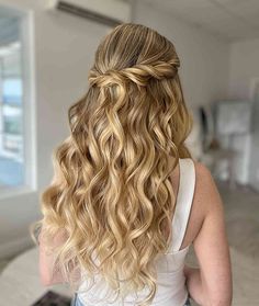 Down Curly Hairstyles, Hairstyle For Prom, Curly Prom Hair, Half Up Half Down Hair Prom, Prom Hair Down