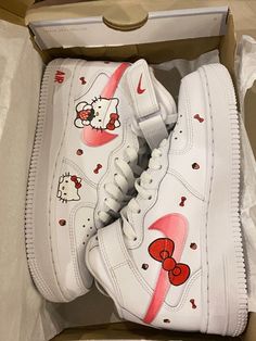 Sanrio Jordans, Hello Litty Outfits, Hello Kitty Characters Friends, Hello Kitty Outfit Ideas, Kuromi Shoes, Hello Kitty Merch, Hello Kitty Sneakers, Hello Kitty Products, Nike Blazer Outfit