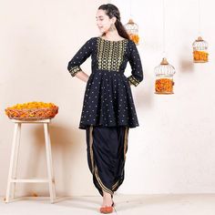 Pakistani Frock Design, Frocks Designs For Women, Frock For Teens, Short Frock Design, Punjabi Clothes, Short Frocks For Women, Boho Wedding Dress Lace Bohemian, Pakistani Frocks, Long Frocks For Girls