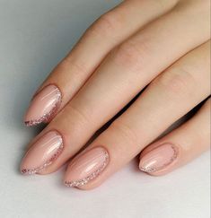 trendy fashion Sophisticated Acrylic Nails Classy, Glitter Cuticle Nails, Glitter Oval Nails, Nailart Designs Elegant, Almond Bridal Nails, Trendy Round Nails, Round Nails Designs, Rose Gold Nail Ideas, Trendy Nails Oval