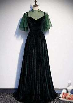 Long Party Gowns, Dark Green Velvet, Mode Tips, Velvet Prom Dress, Green Bridesmaid Dresses, A Line Prom Dresses, فستان سهرة, Grad Dresses, Formal Dresses Prom