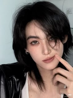 Masc Douyin Makeup, Masculine Makeup Looks For Women, Airy Boyish Makeup, Hairstyles For Petite Women, Tomboy Makeup Ideas, Eren Hair, Tomboy Makeup, Androgynous Makeup, Braids Short Hair