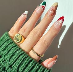 christmas nails ideas Red Christmas Nails, Cute Christmas Nails, Christmas Nails Easy, Christmas Gel Nails, Christmas Nail Art Designs, Holiday Nail Art, Christmas Nails Acrylic, Winter Nail Art