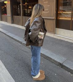 Uggs Outfit, Capsule Outfits, Video Editor, Everyday Outfits, Autumn Winter Fashion, Chic Outfits, Winter Fashion, Fall Outfits, Outfit Inspirations