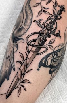 Feminine Dagger Tattoo, Dagger Tattoos, Traditional Dagger Tattoo, Dark Feminine Tattoos, Tato Tradisional, Tattoo Dark, Bookish Tattoos, Tattoo Reference, Witch Tattoo