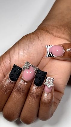 Scorpio Nails Designs Short, Freshman Nails, Short Pink And Black Nails, Black Short Nail Designs, Black Hoco Nails, Hoco Nails