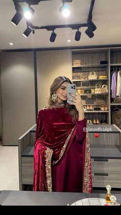 #suits #outfits #makeup Shadi Guest Outfit, Pakistani Wedding Guest Outfits, Kurti Ideas, Wedding Ootd, Suits Outfits, Bridal Suits, Pakistani Party Wear Dresses, Ethnic Clothes, Insta Aesthetic