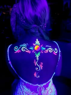 Glow In The Dark Body Painting, Black Light Tattoo Ideas, Face Paint Neon, Neon Body Art