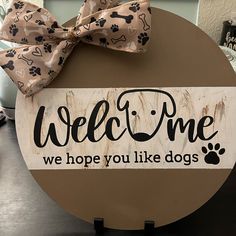 a welcome sign with a dog's paw on it that says, we hope you like dogs