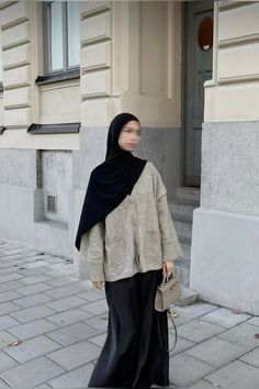 Elegant and chic outfits   Credit: svmourv Malaysian Fashion Outfits, Dutch Hijab Style, Fall Muslim Outfits, Modest Fall Outfits Muslim, Modest Fashion Hijab Abayas, Hijabi Style Winter, Fall Outfit Hijab, Muslim Style Outfits, Hijab College Outfit