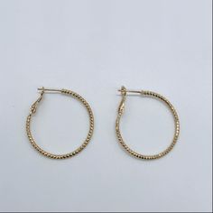 These diamond cut hoops are the perfect hoop for every occasion! Hoop is 30mmLightweight18k gold filled Hypoallergenic and safe for sensitive skin. Sensitive Ears, Diamond Cut, Sensitive Skin, Gold Filled, Diamond Cuts, Hoop Earrings, Skin, Gold