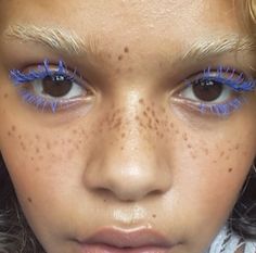 Colored Eyebrows, Blue Lashes, Editorial Make-up, Bleached Brows, Bleached Eyebrows, Funky Makeup, Swag Makeup, Smink Inspiration, Eye Makeup Art