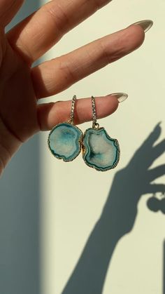 The prettiest green geodes with a touch of glam. Lightweight and perfect for a summer wedding or event! The organic shape and crystal detailing make these a unique work of art ✨ Unique Handmade Gold Geodes, Handmade Blue Geodes As Gifts, Handmade Blue Geodes As A Gift, Handmade Blue Geodes For Gifts, Handmade Blue Geodes For Gift, Elegant Gold Geodes With Natural Stones, Elegant Gold Geodes, Gold Geodes With Natural Stones As Gift, Unique Agate Geodes For Gift