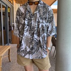 Wiaofellas Summer Short-sleeved Shirt Men Fashion Casual Oversized Printed Shirt Men Korean Loose Ice Silk Shirts Mens Hawaiian Shirt M-2XL Oversized Printed Shirt, Dark Ripped Jeans, Kemeja Lelaki, Men Fashion Casual, Silk Shirts, Tropical Leaf Print, Light Blue Jeans, Mens Short Sleeve Shirt, Men Shirt Style