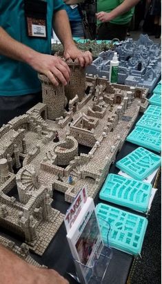 D&d Buildings, D&d Diorama, Dnd Crafts Diy, Drawing Tables, Architecture Castle, Diorama Art, Castle Project