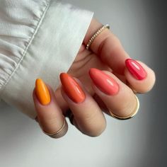 Nails Different Shades, Gradiant Nails, Orange And Pink Nails, Red Orange Nails, Red Ombre Nails, Color Block Nails, Beautiful Gradient, Nails 2021