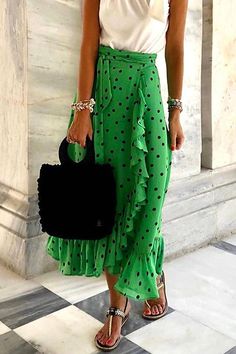 Casual Green Skirt For Brunch, High-waist Green Skirt For The Beach, Casual High-low Hem Beach Skirt, Summer Vacation High-low Hem Maxi Skirt, Vacation Floral Print Green Skirt, Beach High-low Hem Summer Skirt, Color Block Sweatshirt, Fashion Bottoms, Corsets And Bustiers