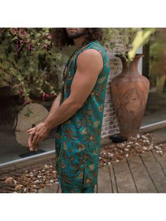 Men Shirt Suits, Men's Holiday Print Sleeveless Resort Shorts Suit Kimono For Men, Robe For Men, Men Party, Silk Pajama, Mens Holiday, Man Party, Long Kimono, Gold Silk, Holiday Prints