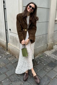 Fashion Trend Forecast, Vintage Suede Jacket, Autumn Look, Suit Jackets For Women, Womens Jackets Casual, Sleeveless Dresses, Lace Dress Long, Brown Jacket, Slim Dresses