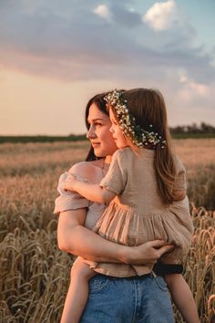 Mommy And Me Farm Photo Shoot, Mommy And Me Photo Shoot Outside, Mom And Daughter Photo Ideas Outdoor, Mommy And Me Outdoor Photo Shoot, Mommy And Me Photo Shoot Outdoors, Mom And Daughters Photography, Mommy And Me Photo Shoot Baby, Mom And Daughters Photo Ideas, Easy Instagram Picture Ideas