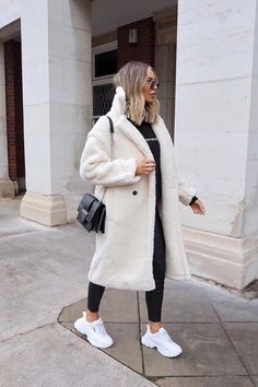 Coat Outfit Casual, Coat Outfit, White Coat, Mode Inspo, Looks Chic