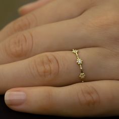 14k Solid Gold Tiny Flower Moissanite Ring Dainty Leaf Ring Nature Inspired Ring for Women Unique Stacking Ring, Minimalist Handmade Jewelry ITEM DETAILS ✦ Stone Shape: Round Cut , pear Cut  ✦ Total Carat (TCW) : Appx 0.5Carats ✦ Stone Type: Moissanite ✦ Stone Color : D Color ✦ Stone Clarity: VVS1 ✦ Metal: 925 Silver , 10KT/14KT/18KT Solid Gold ✦ Metal Color: White, Rose Gold, Gold RING SIZE ✦ Choose your ring size while ordering. If the ring size is not listed in the option, then please contact 14k Gold Flower Ring With Single Cut Diamonds, Ring For Women Unique, Nature Inspired Rings, Eco Friendly Jewelry, Leaf Ring, Ring Minimalist, Platinum Metal, Color Stone, Tiny Flowers