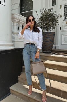 Outfit Ideas Elegant Chic Summer, Loose Shirts Outfit, Youthful Outfits For Women, Casual Elegant Outfits Spring, Soft Romance Aesthetic Outfits, Monochrome Spring Outfit, Spring Outfits Women 30s Casual Chic, Real Estate Outfits For Women Casual, Elegant Everyday Outfits Casual