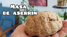 a person holding a muffin in their hand with the words masa de aserin above it