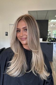 Bronde Dimensional Hairstyle Hair Colours Blonde, Lowlights For Blonde Hair, Lowlights For Blonde, Over 50 With Bangs, Fall Haircuts, Autumn Styles, Blonde Hair Goals, Perfect Blonde Hair, Fall Blonde Hair