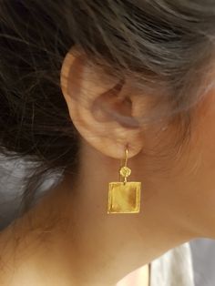 "18K Gold Plated handmade hammered Square earrings dangling from 18K Gold plated over silver ear wires. Lightweight and comfy to wear these earrings are excellent sparkle for everyday! * They will make a great gift! * Total length of the earrings is 35 mm/ 1.4\" approx from top to bottom. * Weight: 3.5 Grams * Material: 18k Gold Plated * The gold plating is a high quality 3 microns 18k gold thick * The Pendants are 15 mm/ 0.6 inches Long. * Ear wires are gold plated over silver * All earrings wi Gold Square Earrings, Valentines Gift Ideas, Earrings Women, Earrings Minimalist, Square Earrings, Earrings Boho, Gold Drop Earrings, 18k Gold, Dangle Earrings