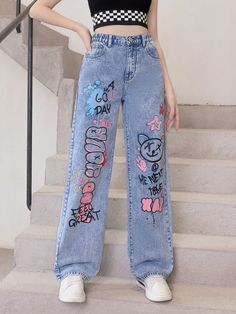 Teen Girls' Casual & Fashionable Graffiti Printed Washed Denim Straight Leg Jeans Light Wash    Denim Cartoon,Letter Straight Leg Non-Stretch  Teen Girls Clothing, size features are:Bust: ,Length: ,Sleeve Length: Cute Jean Pants, Graffiti Outfit, Cute Jeans Outfit, Graffiti Jeans, Jeans Print, Baggy Jeans For Women, Adrette Outfits, Cute Outfits With Jeans