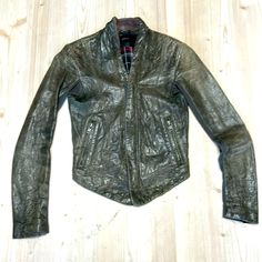 Sexy Sophisticated Super Rugged Super Hero Vibes Best Describes This Gorgeous Fitted Leather Short Cropped Leather Jacket By Veda. Jacket Color Reads As A Sage Olive Green Tone. This Item Is In Overall Good Condition. Please View All Photos Prior To Purchase. Please Ask All Questions Prior To Purchase. Thanks! Chic Fitted Green Leather Jacket, Sage Green Leather Jacket, Chic Fitted Green Biker Jacket, Fitted Green Leather Jacket With Zipper, Vintage Green Leather Jacket, Luxury Green Leather Outerwear, Green Leather Jacket With Zipper Closure, Cropped Leather Jacket, Green Tones