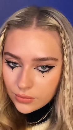 Eyeliner Halloween, Halloween Eyeliner, Halloween Simples, Maquillage Halloween Simple, Pelottava Halloween, Halloween Makeup Clown, List Aesthetic, Halloweenský Makeup, Holloween Makeup