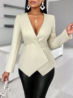 Tops For Suits Women, Peplum Blazers For Women, Blazers For Ladies, Classy Blazer Outfits, Ladies Jackets, Blazer Blouse, Modest Casual Outfits, Fashion Dresses Formal, Blazer Outfits Casual