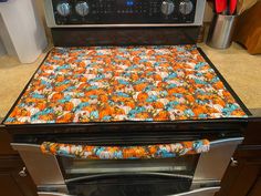 an oven cover is sitting on top of the stove