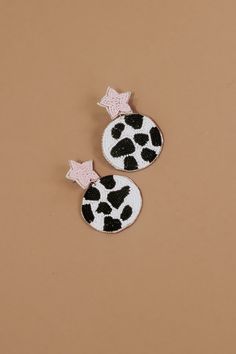 Step into the spotlight with these Pink Star Cowprint Earrings. These beaded earrings featuring a pink star and a playful cowprint pattern elevate your concert outfit! Beaded details Cowprint Pink Star, Everyday Chic, Pink Stars, Chic Boutique, Cow Print, Concert Outfit, Beaded Earrings, Fashion Statement, How To Memorize Things