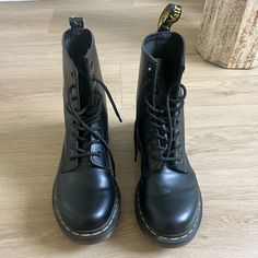 Jadon Boot, Literally Once Once, Look Brand New Classic Black Lace-up Boots, Classic Black Combat Boots With Round Toe, Classic Black Lace-up Boots With Reinforced Heel, White Platform Doc Martens, Dark Brown Chelsea Boots, Shoes Doc Martens, Platform Doc Martens, Doc Martens Women, Jadon Boots