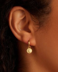 Sunny Huggies Little Hoop Earrings Gold, Hoop Earrings Charm, Small Huggie Hoop Earrings, Dangly Gold Earrings, Minimalist Jewelry Earrings, Gold Huggie Hoop Earrings, Mangalsutra Design, Dainty Gold Earrings, Black Labradorite