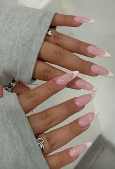 photo credit: nailsbyamyellen on tiktok Nagel Tips, Classy Acrylic Nails, Almond Shaped, Pink Acrylic Nails