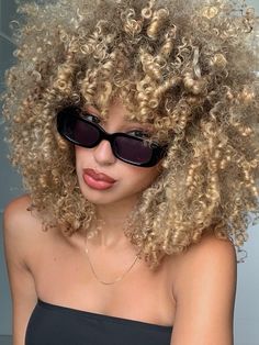 Afro Covering Eyes, Picture For Story, Aesthetic Selfie Poses, Tiny Curls, Blonde Afro, 3c Hair, Aesthetic Selfie, Blonde Curls, Beautiful Natural Hair