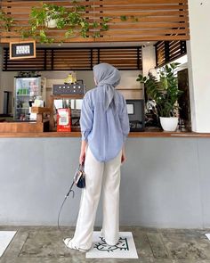 Leggings Hijab Outfit, Ootd Hijab Campus, Kemeja Outfit Hijab, Outfit Kampus Hijab, Outfit Kuliah Hijab, Outfit Bukber, Mix And Match Outfits Hijab, Style Hijab Casual