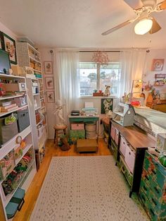 Craft studio tour Apartment Craft Room, Beading Studio Workspaces, Fashion Designer Studio Workspaces Sewing Rooms, Rustic Craft Room, Cozy Hobby Room, Cozy Craft Room, Sewing Studios, Quest Board