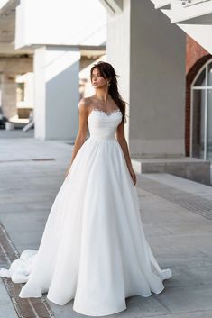 Luxury Princess Pearl Wedding Dress Sexy V-neck backless A-line floor length Elegant romantic beach A Line Bridal Gowns, Neck Wedding Dress, Exquisite Gowns, Bridal Elegance, Custom Gown, Wedding Bridal Party, Bridal Party Dresses, فستان سهرة, Stunning Gowns