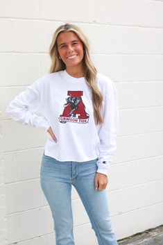 Long sleeve cropped tee shirt Alabama logo Model is wearing size small Alabama Shirts Women, Alabama Tshirt Designs, Alabama Football Tshirt Designs, Alabama Crop Top, Alabama Tshirt, Alabama Clothes, Alabama Logo, Cropped Tee Shirt, Crimson Tide