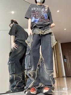 Street Selfie, Grunge Star, Grunge Pants, Kore Ulzzang, Y2k Harajuku, Men Aesthetic, Korean Streetwear, Boyfriend Jean, Jeans Y2k