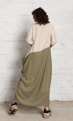 Two-tone Linen Baggy Dress A90450 | Etsy Brasil Oversized Beige Cotton Maxi Dress, Oversized Green Cotton Maxi Dress, Green Oversized Cotton Maxi Dress, Oversized Beige Lagenlook Dress, Lagenlook Long Green Dress, Green Loose Fit Long Maxi Dress, Green Free Size Long Sleeve Maxi Dress, Green Long Sleeve Free Size Maxi Dress, Baggy Dresses