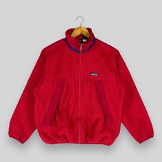 REMINDER: THIS IS USED CLOTHING PLEASE DO NOT EXPECTED IT LIKE TO BE NEW OR IN PRISTINE CONDITION Feel free to contact me for any question. I'll assist you with my pleasure. PATAGONIA Deep Pile Fleece Jacket Vintage 90's Patagonia Cold Weather Winter Jacket Patagonia Warmer Red Jacket Zipper Fleece Teen Size S *All measurements are taken with the garment flat on the ground. SIZE ON TAG :- Size 12 but fits like Size S ACTUAL SIZE MEASUREMENT :- ARM PIT TO ARM PIT :- 20.5" inches BACK COLLAR TO HE Red Fleece Jacket For Outdoor Activities In Fall, Red Fleece Jacket For Fall Outdoor Activities, Red Fleece Outerwear For Outdoor Activities, Patagonia Coat, Teen Jackets, Patagonia Vintage, Cold Fits, Jacket Zipper, Warm Red