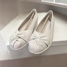 White Elegance White Leather Comfortable Flat Closed Toe Shoes Sizes From 8, 8 1/2, 9 Brand New And They Come With A Box Sizes Available: 2 Size 8 3 Size 8 1/2 3 Size 9 White Elegance, Closed Toe Shoes, Comfortable Flats, Shoes White, Toe Shoes, A Box, White Leather, Flat Shoes Women, 1 2 3