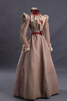 Exceptional late 1890s reception dress. The dress is made from thick silk two-tone faille with addition of brick red taffeta and lovely lace. Orange Victorian Dress, 1890s Summer Dress, 1890s Dress Poor, 1888 Dress, 1896 Dress, 1890 Dresses, Late Victorian Fashion, Late 19th Century Fashion, 1890 Dress